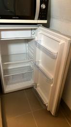 Zilvergrijze koelkast tafelmodel, Witgoed en Apparatuur, Koelkasten en IJskasten, Met vriesvak, 85 tot 120 cm, Zo goed als nieuw