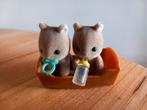 Sylvanian families tweeling eekhoorn/bakje/fop en fles, Ophalen of Verzenden, Gebruikt