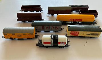 10 HO wagons (vintage) en 2 locomotieven. beschikbaar voor biedingen