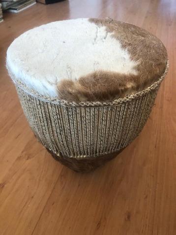 Trommel met koeienvel beschikbaar voor biedingen