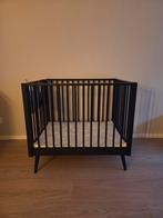 Europe baby box Evy 2 mat zwart incl matras, Kinderen en Baby's, Boxen, Ophalen, Gebruikt, Rechthoekig, In hoogte verstelbaar