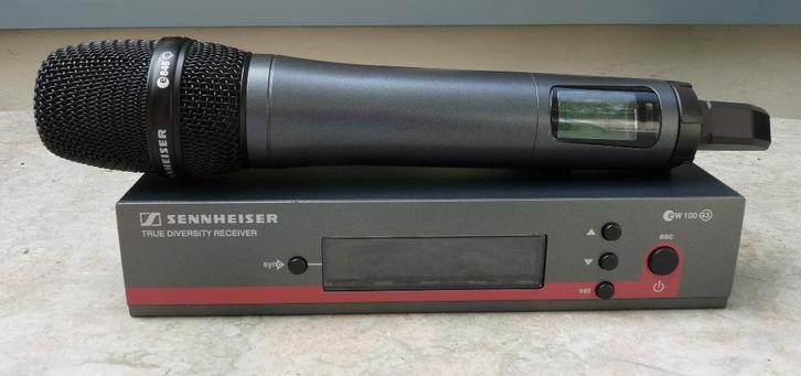 Sennheiser EW100 B band handheld set 835 kop keurige staat, Muziek en Instrumenten, Microfoons, Zo goed als nieuw, Zangmicrofoon