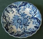 Nr I329: Gebloemd Makkum bordje, Antiek en Kunst, Antiek | Wandborden en Tegels, Ophalen of Verzenden