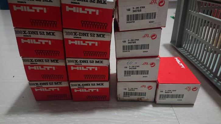 diverse Hilti nagels en kruidstrips, Doe-het-zelf en Verbouw, Gereedschap | Handgereedschap, Nieuw, Ophalen of Verzenden