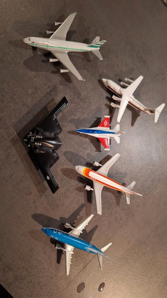 6 model vliegtuigen  o.a. Stealth Boeing 737 787-400 iberia, Hobby en Vrije tijd, Modelbouw | Vliegtuigen en Helikopters, Zo goed als nieuw