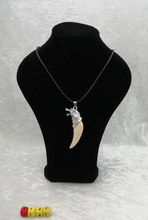 1141. Ketting met wolf en "tand" hanger Aparte hanger, Sieraden, Tassen en Uiterlijk, Kettingen, Nieuw, Met hanger, Ophalen of Verzenden
