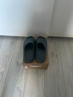 Yeezy slides, Kleding | Heren, Schoenen, Zwart, Ophalen of Verzenden, Adidas Yeezy, Sneakers of Gympen