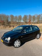 Volkswagen Polo 1.4 55KW 2003 Zwart, Auto's, Voorwielaandrijving, 74 pk, 4 cilinders, Zwart