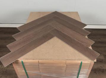 77 m2 PVC SPC click visgraat - Kleur Walnut Oak beschikbaar voor biedingen