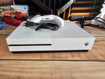 Xbox One S 500GB + Controller + 6 Games beschikbaar voor biedingen