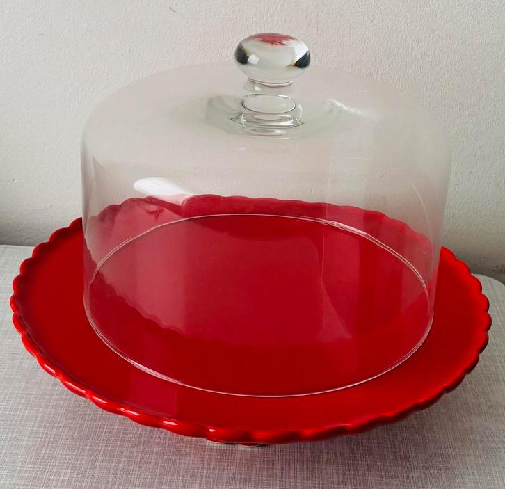 Taartplateau met stolp gemerkt AH rood, Huis en Inrichting, Keuken | Servies, Nieuw, Ophalen