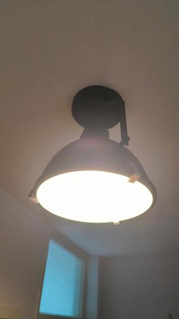 Industriële Plafondlamp beschikbaar voor biedingen