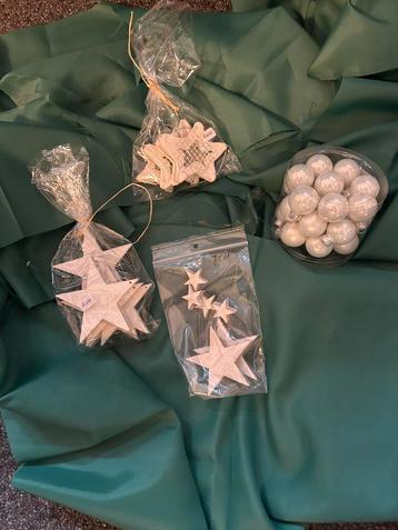 Kerstdecoratie wit. beschikbaar voor biedingen