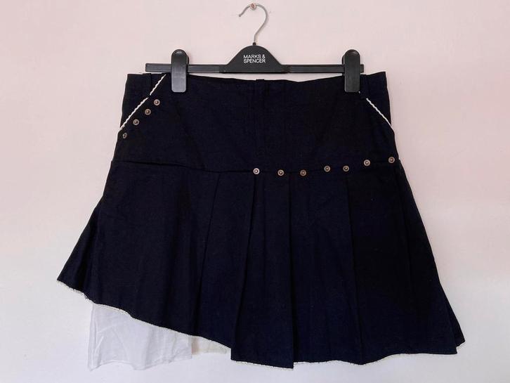 Ambika M zwarte rok petticoat laagjes V egf plooirok, Kleding | Dames, Rokken, Zo goed als nieuw, Maat 38/40 (M), Zwart, Boven de knie