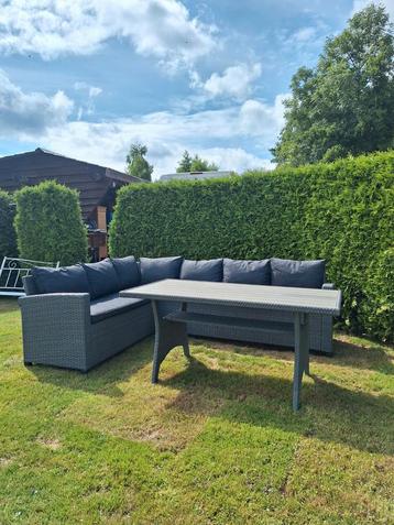 Zeer nette diningset loungeset bezorgen mogelijk beschikbaar voor biedingen
