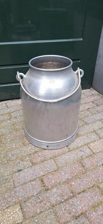 Melkbus van aluminium beschikbaar voor biedingen