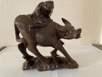 Antiek houtsnijwerk sculptuur karbouw met jongen Indonesië beschikbaar voor biedingen