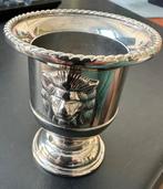 Verzilverd bekertje met parelrand en twee leeuwenkoppen, Ophalen of Verzenden, Zilver