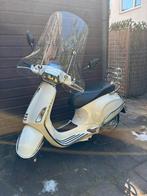 Vespa Sprint 4takt schadevrij blauw kenteken, Fietsen en Brommers, Scooters | Vespa, Ophalen, Zo goed als nieuw