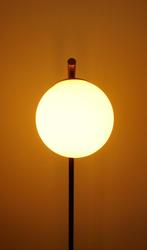 Vloerlamp  marmer messing glazen bol orb Madedotcom, Huis en Inrichting, Ophalen, Zo goed als nieuw, Glas, 150 tot 200 cm