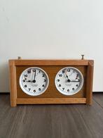 Vintage Schaakklok Koopman Dordrecht Houten dubbele klok, Antiek en Kunst, Antiek | Klokken, Verzenden