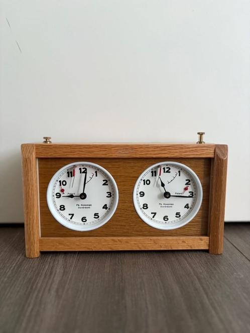 Vintage Schaakklok Koopman Dordrecht Houten dubbele klok, Antiek en Kunst, Antiek | Klokken, Verzenden