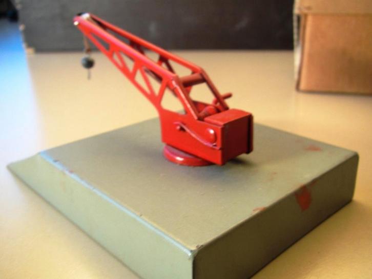 MäRKLIN H0 429 kraan rood op laadperron metaal vintage 800, Hobby en Vrije tijd, Modeltreinen | H0, Gebruikt, Brug, Tunnel of Gebouw