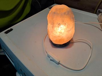 Zoutlamp tafellamp voor luchtwegen etc beschikbaar voor biedingen