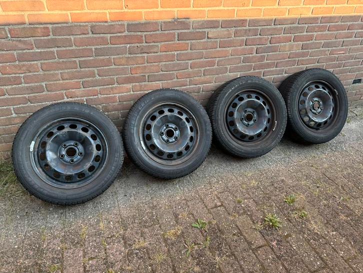 4X Volkswagen Golf Touran caddy passat 16 Inch Winterbanden, Auto-onderdelen, Banden en Velgen, Banden en Velgen, Winterbanden