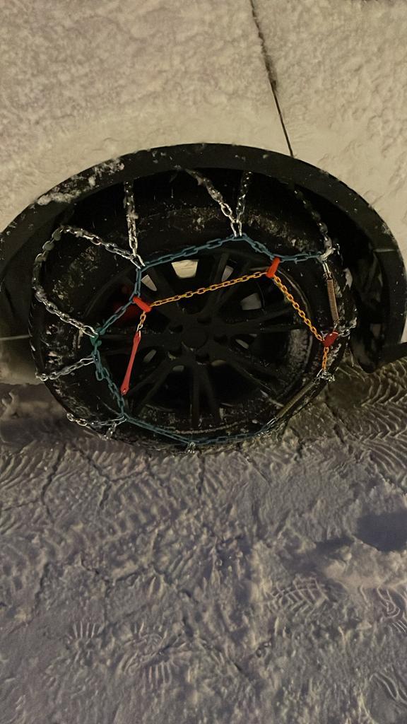 Te huur: Tesla Model Y Sneeuwkettingen - 255/45R19, Auto diversen, Sneeuwkettingen, Zo goed als nieuw, Ophalen