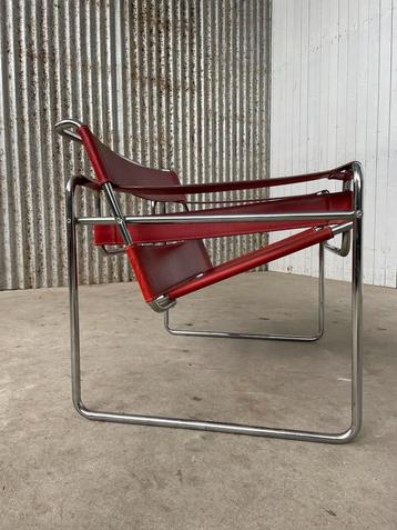 Wassily chair 1970s patina dik leder naar Marcel Breuer 