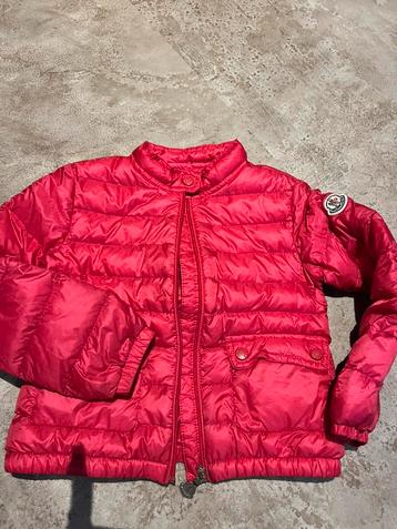 Moncler donsjas maat 104 origineel zgan beschikbaar voor biedingen