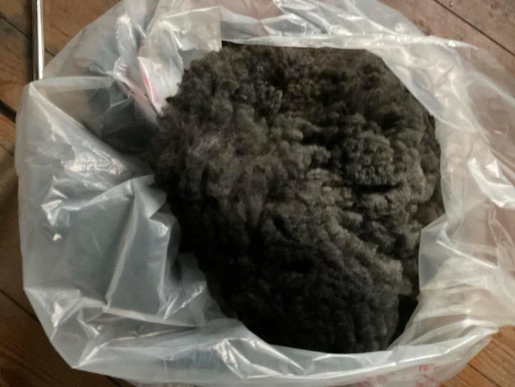 Mooie  Bruine Schapenvacht - 3 Kilo Wol, Hobby en Vrije tijd, Breien en Haken, Nieuw, Breien of Haken, Wol of Garen, Ophalen of Verzenden