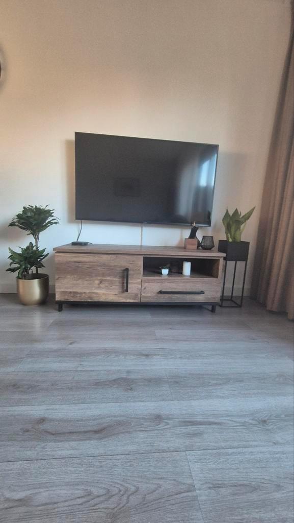 Complete set, tvmeubel, eettafel met bankje, salontafel, Huis en Inrichting, Complete eetkamers, Zo goed als nieuw, Ophalen