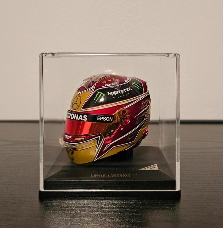 F1 Lewis Hamilton 2019 Abu Dhabi helm schaal 1:5, Verzamelen, Automerken, Motoren en Formule 1, Zo goed als nieuw, Formule 1, Ophalen of Verzenden
