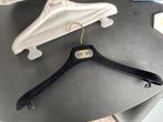 Chanel kleding hanger zwart fluweel met goud logo, Ophalen of Verzenden, Zo goed als nieuw