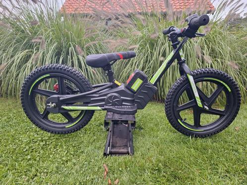 Elektrische loopfiets  16 inch  met schijfrem  loopfietsje, Kinderen en Baby's, Speelgoed | Buiten | Accuvoertuigen, Nieuw, Ophalen of Verzenden