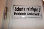 Emaille tekst bordje Schuhe reinigen !!!, Verzamelen, Merken en Reclamevoorwerpen, Ophalen of Verzenden, Gebruikt, Reclamebord