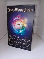 Diana Wynne Jones - The Merlin Conspiracy, Boeken, Gelezen, Ophalen of Verzenden, Achtergrond en Informatie