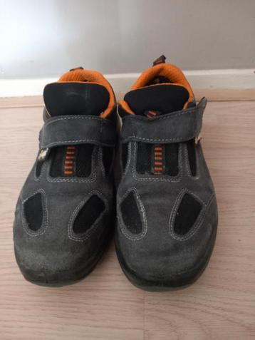 Werkschoenen maat 40  beschikbaar voor biedingen