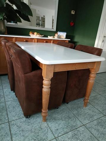 Grenen tafel met stoelen gratis