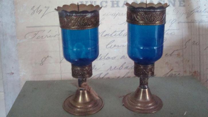 aparte blauwe kandelaartjes  met messing opaline vaasje, Antiek en Kunst, Curiosa en Brocante, Ophalen of Verzenden