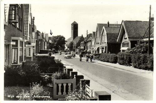 Wijk aan Zee, Julianaweg - auto fietsers - 1955 gelopen, Verzamelen, Ansichtkaarten | Nederland, Gelopen, Noord-Holland, 1940 tot 1960
