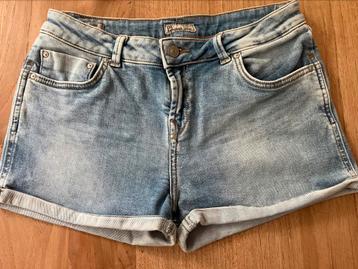 LTB jeansshort/ jeans korte broek maat 176 beschikbaar voor biedingen
