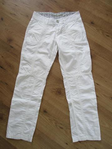 Witte broek maat 36 beschikbaar voor biedingen