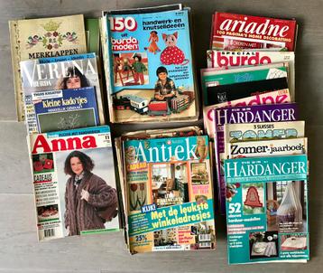 Doos vol vintage naai- en handwerkbladen, gratis ophalen beschikbaar voor biedingen