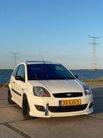 Ford Fiësta 1.6 16V 3DR 2006 Wit, Voorwielaandrijving, 1596 cc, 4 cilinders, 100 pk