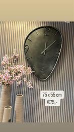 Moderne Wandklok - Uniek Design - organische vorm, Ophalen of Verzenden, Nieuw, Analoog, Wandklok