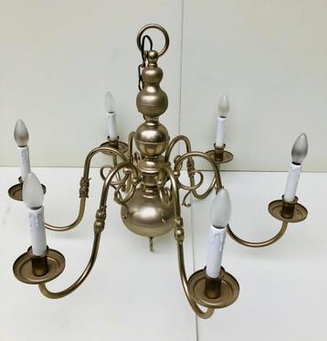 Vintage kroonluchter met kaarsjes en gratis lampjes. beschikbaar voor biedingen
