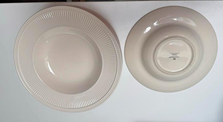 9 Diepe Borden Wedgwood Windsor, Huis en Inrichting, Keuken | Servies, Gebruikt, Bord(en), Wedgwood, Aardewerk, Ophalen